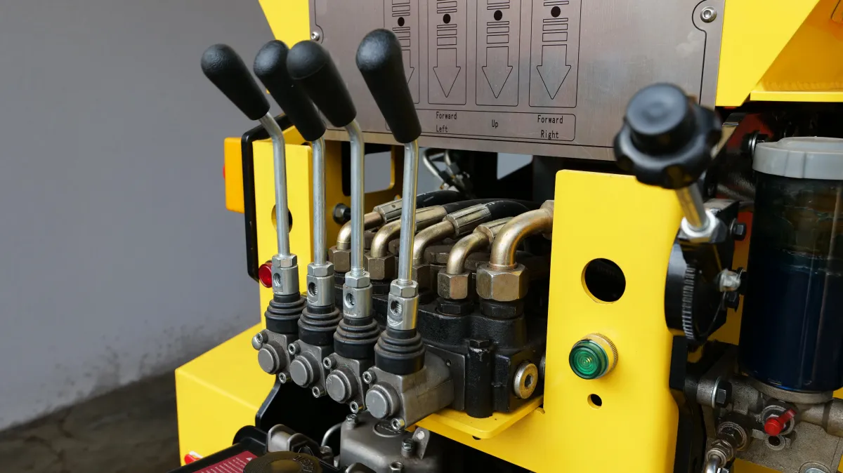 Sonca jaw crusher — hydraulic lever controls