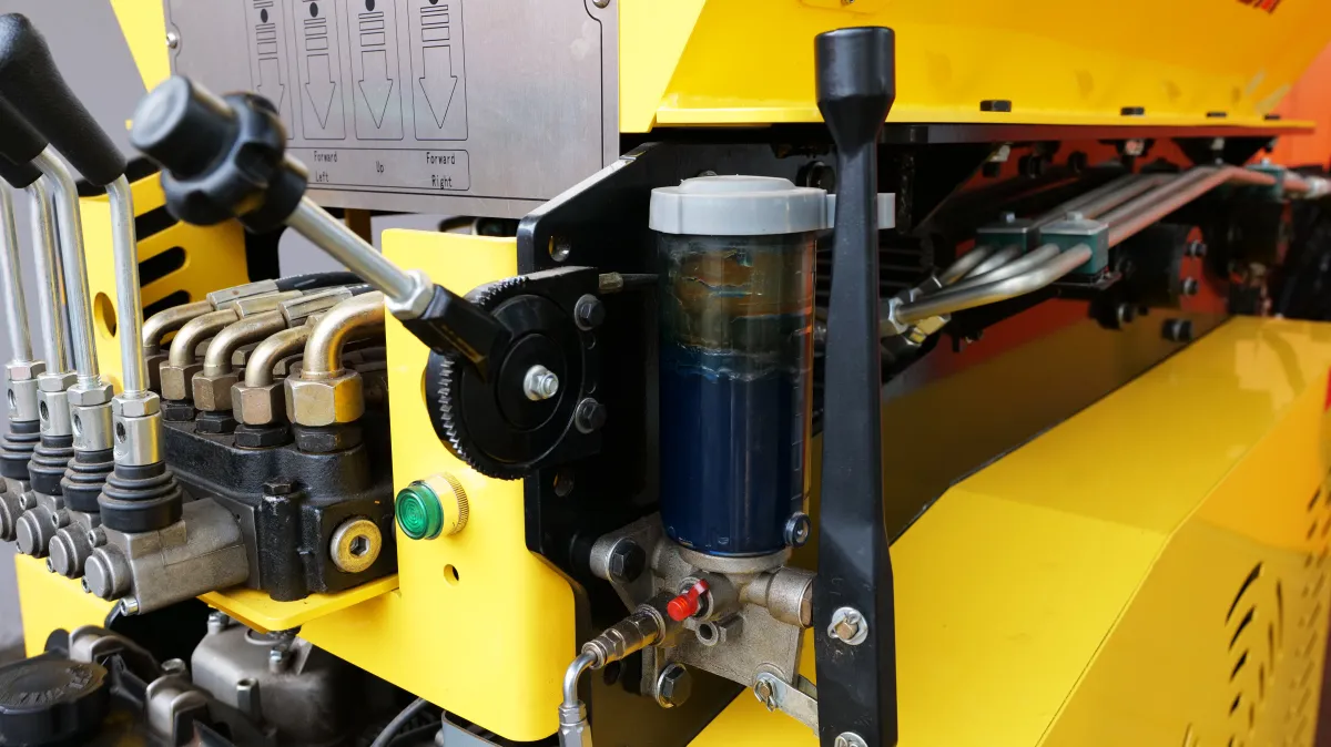 Sonca jaw crusher — hydraulic block and engine
