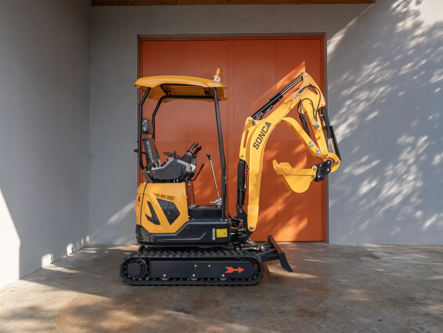 1.8 t Sonca SJW-18 PRO mini excavator, side view with 2,560 mm arm and backfill blade