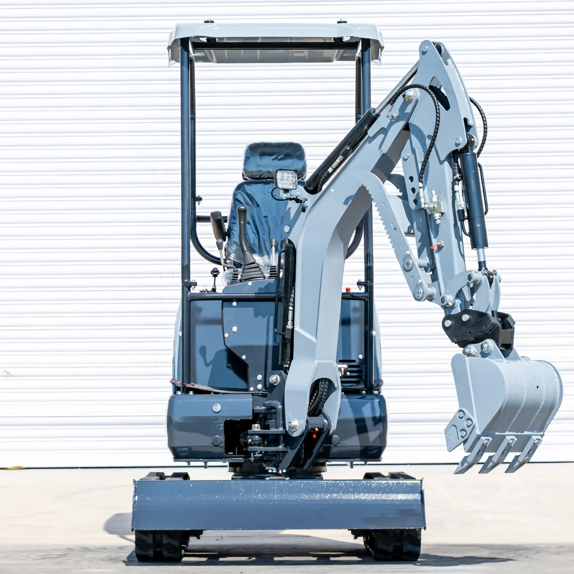 Mini-pelle Xcavator XC12S vue avant