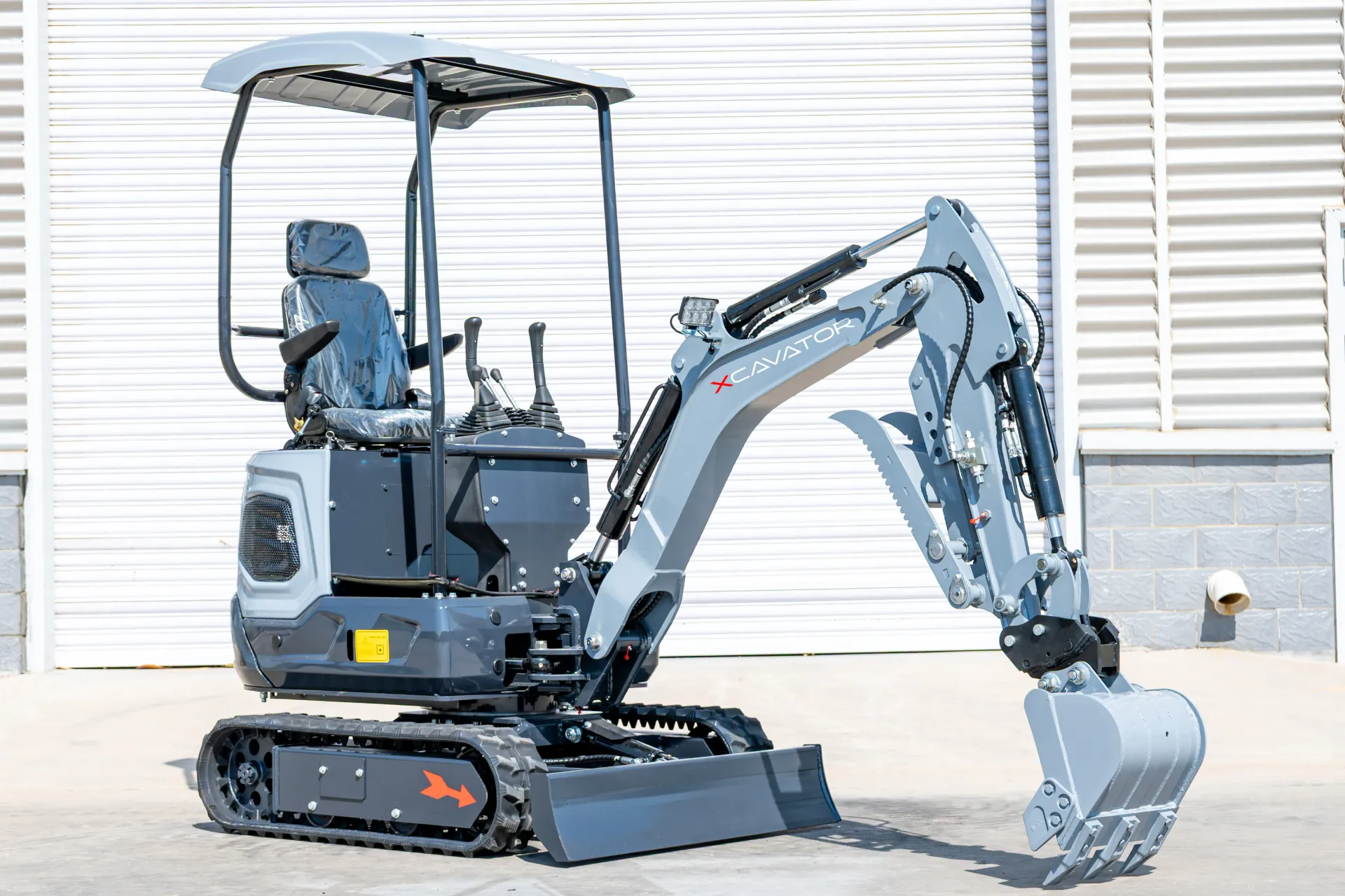 Mini-pelle Xcavator XC12JS vue avant