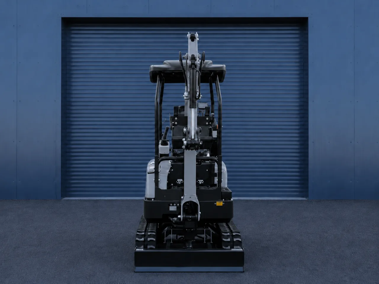 Mini-pelle Xcavator XC13P, vue de face bras relevé, godet 40 cm
