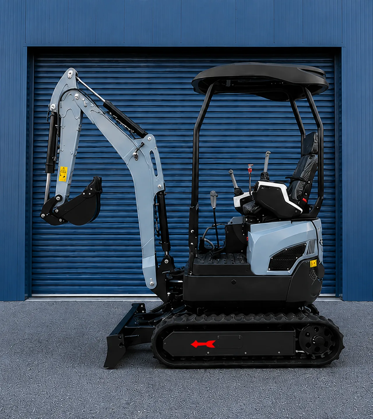Mini-pelle Xcavator XC17 PRO V2, profil droit avec gyrophare et toit ROPS