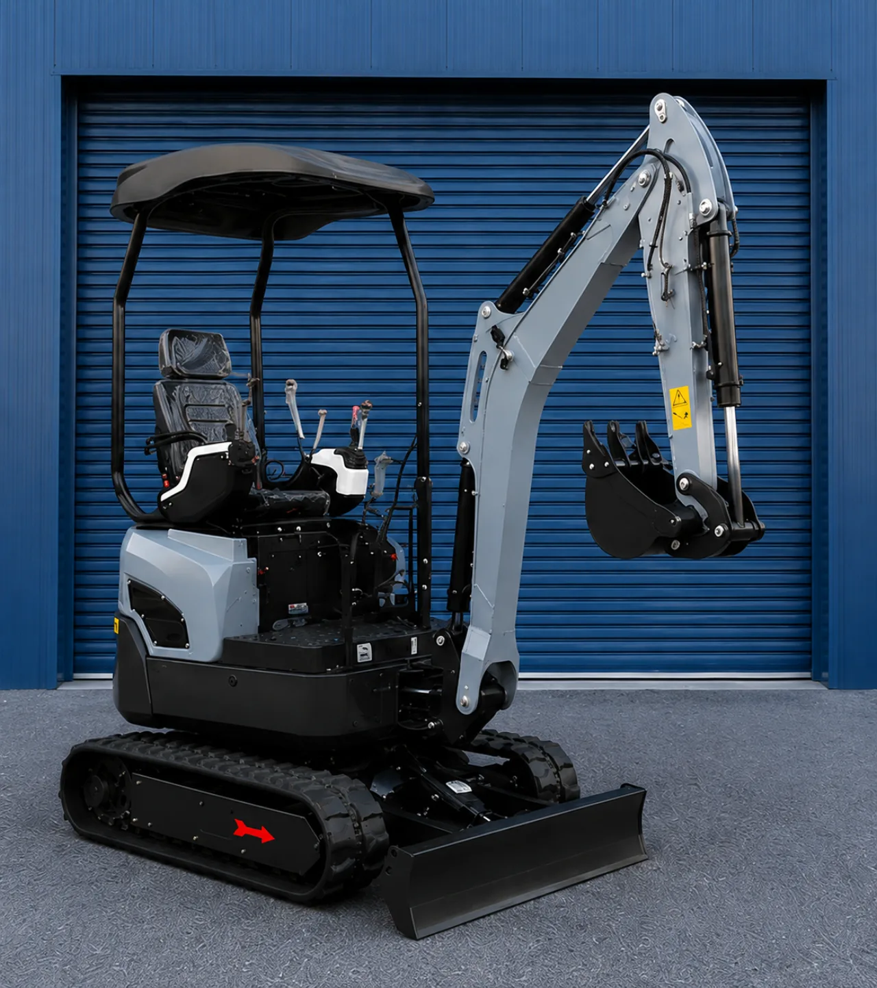 Mini-pelle Xcavator XC17 PRO V2, vue trois-quarts avant droite, bras déployé