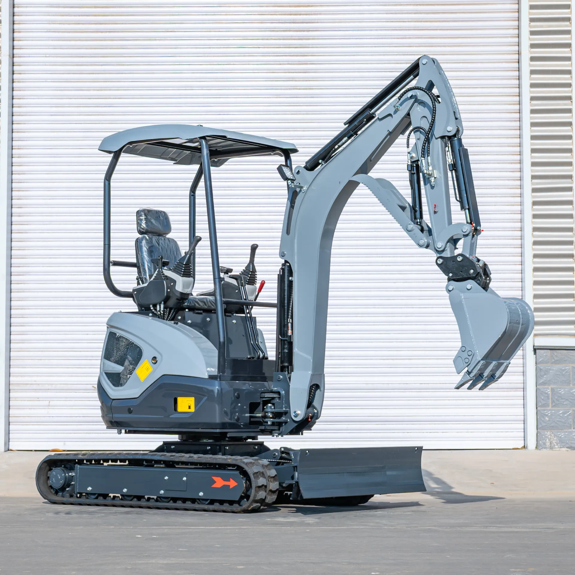 Mini-pelle Xcavator XC25S vue avant droite