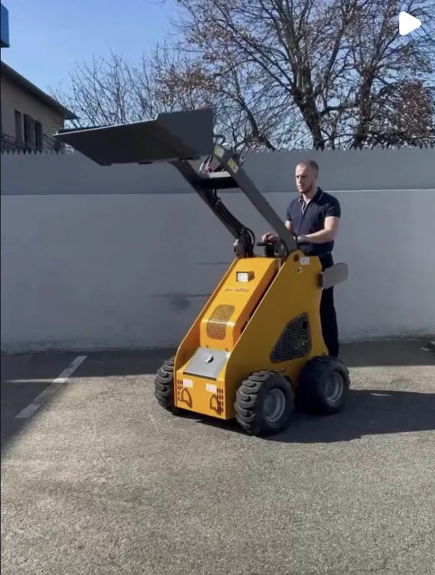 Mini-chargeur CZN Machinery en démonstration